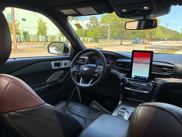 Used 2022 Ford Explorer Platinum w/ Equipment Group 601A AWD/4WD image 26