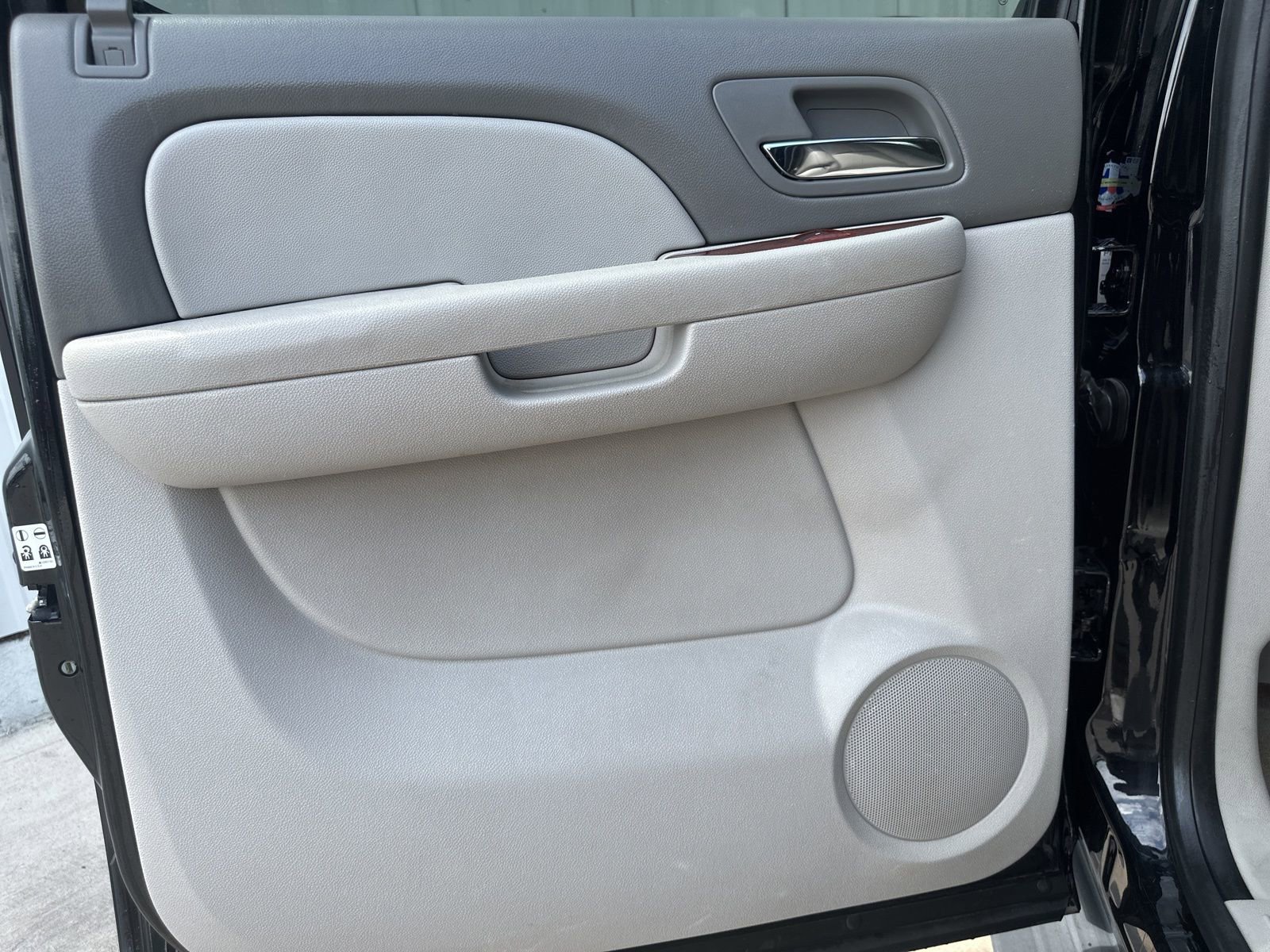 Used 2013 Chevrolet Suburban LT image 12