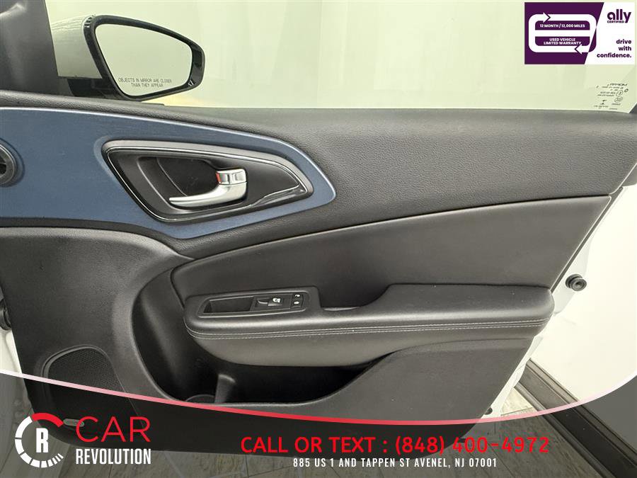 Used 2015 Chrysler 200 S w/ Navigation & Sound Group I FWD image 35