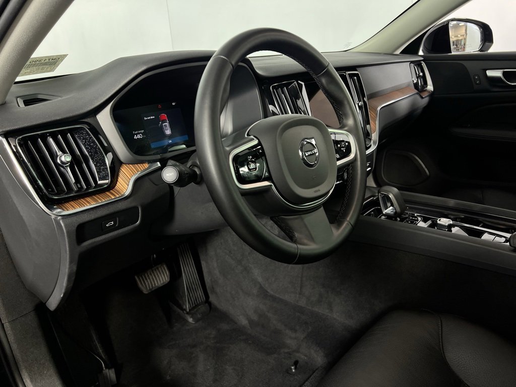 Used 2025 Volvo V60 B5 Cross Country Plus image 20