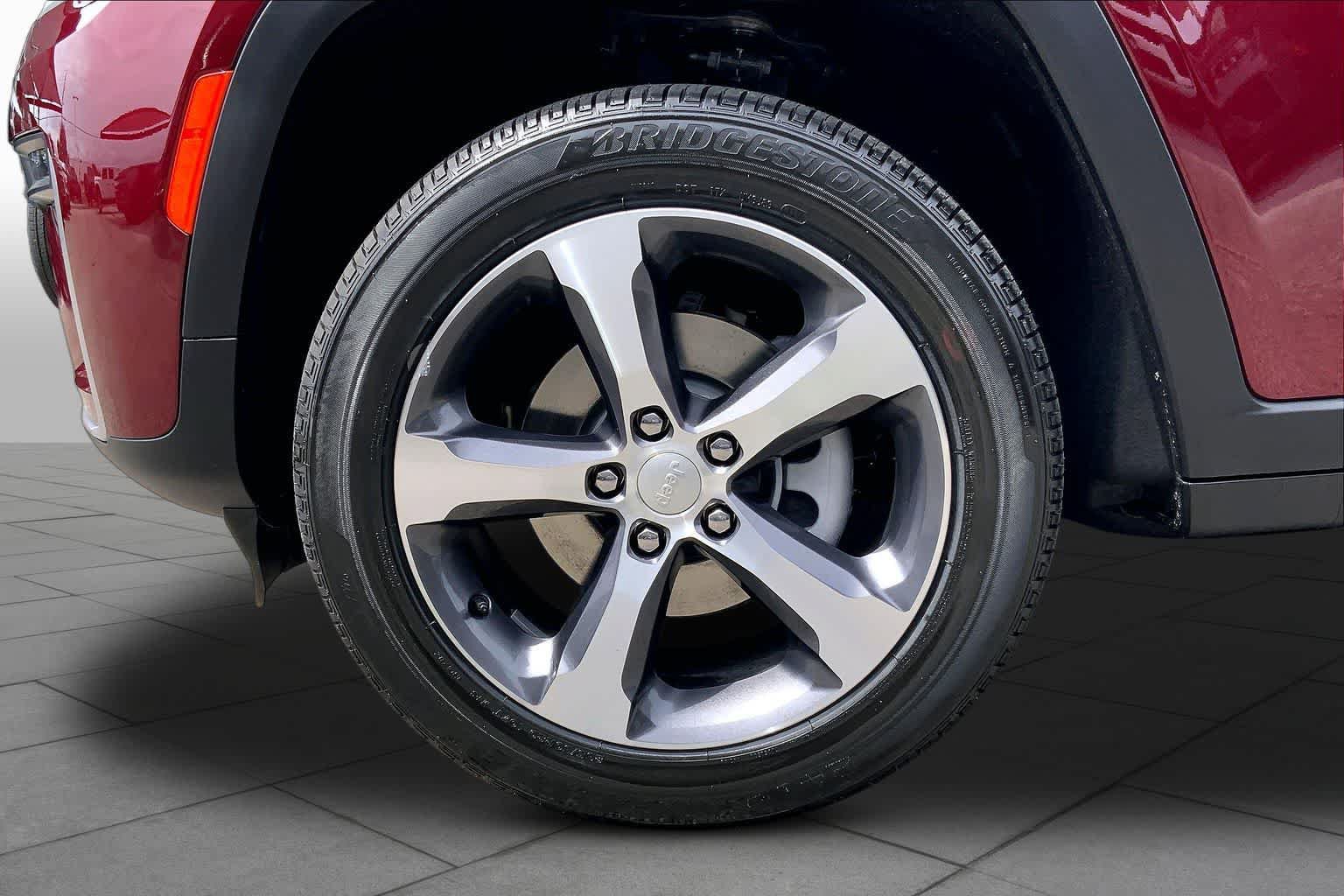 New 2026 Jeep Grand Cherokee Limited RWD image 9