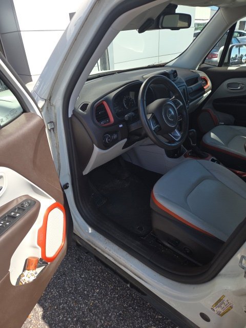 Used 2017 Jeep Renegade Limited FWD image 9