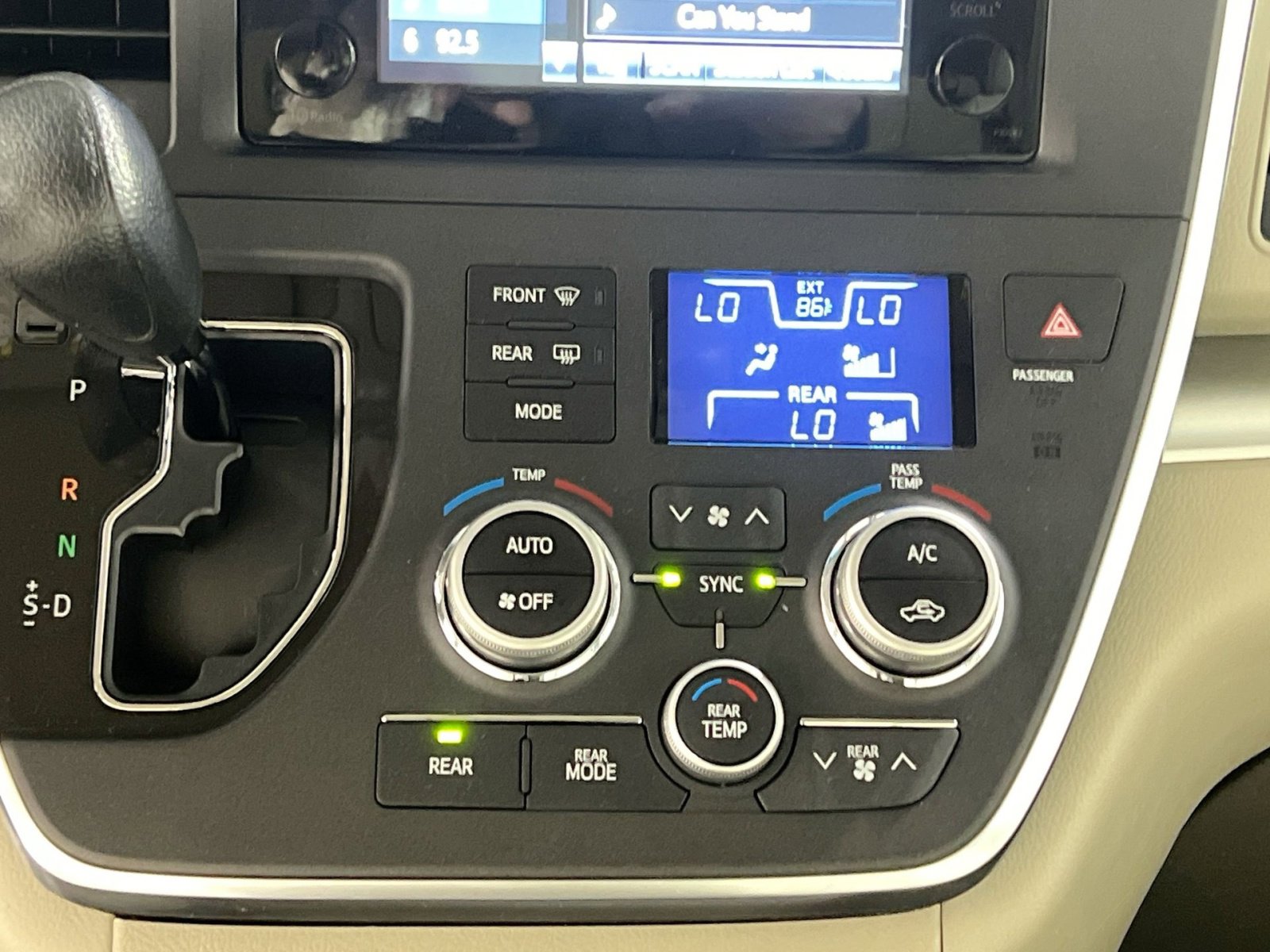 Used 2015 Toyota Sienna LE image 19