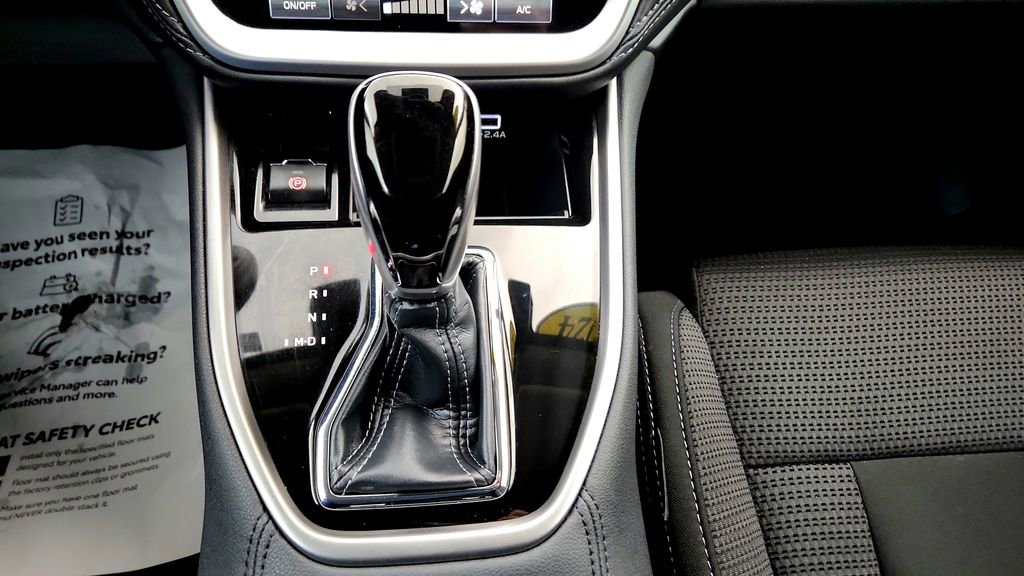 Used 2024 Subaru Outback Premium AWD/4WD image 28