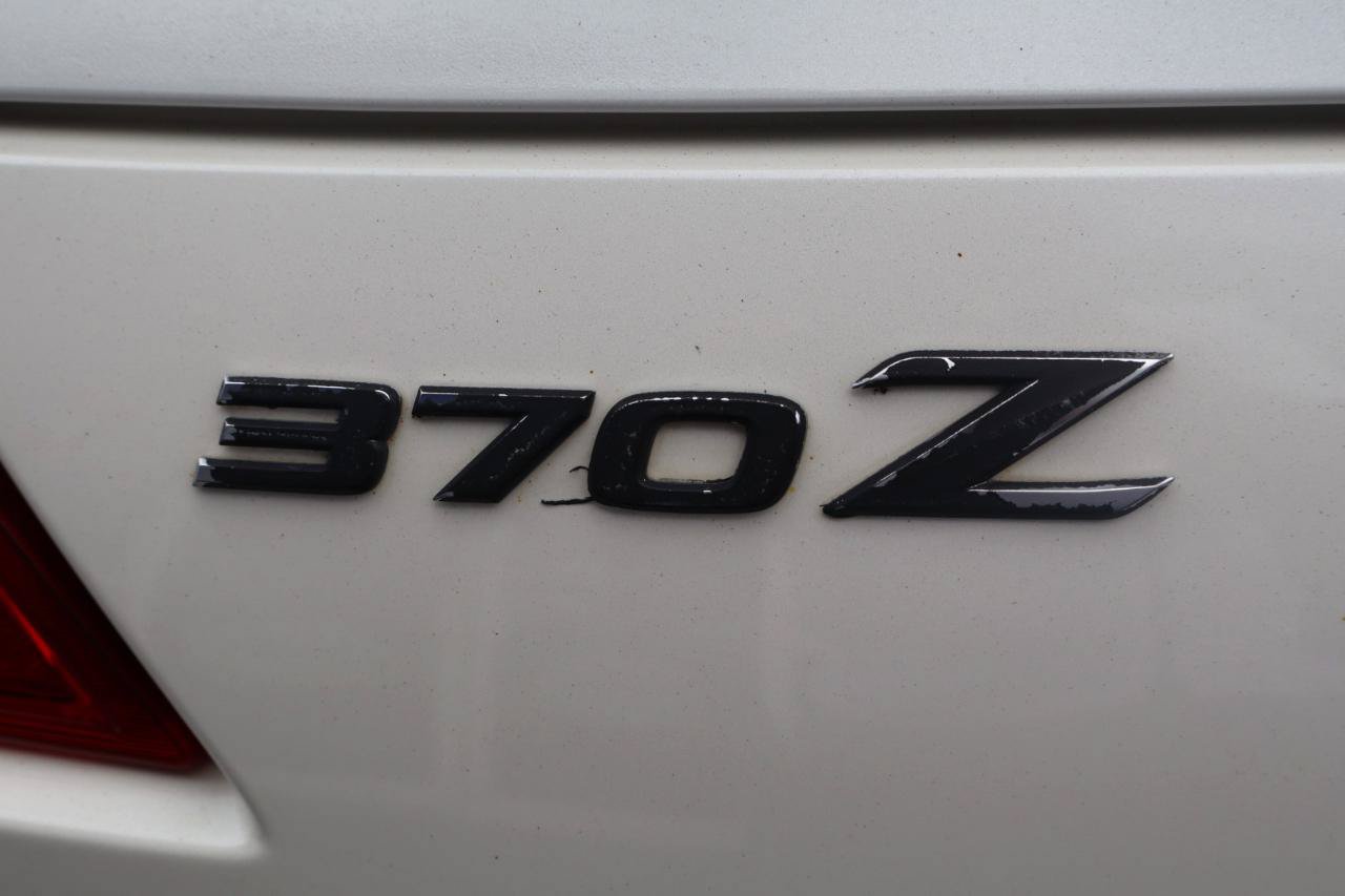 Used 2014 Nissan 370Z Coupe w/ Sport Package RWD image 11