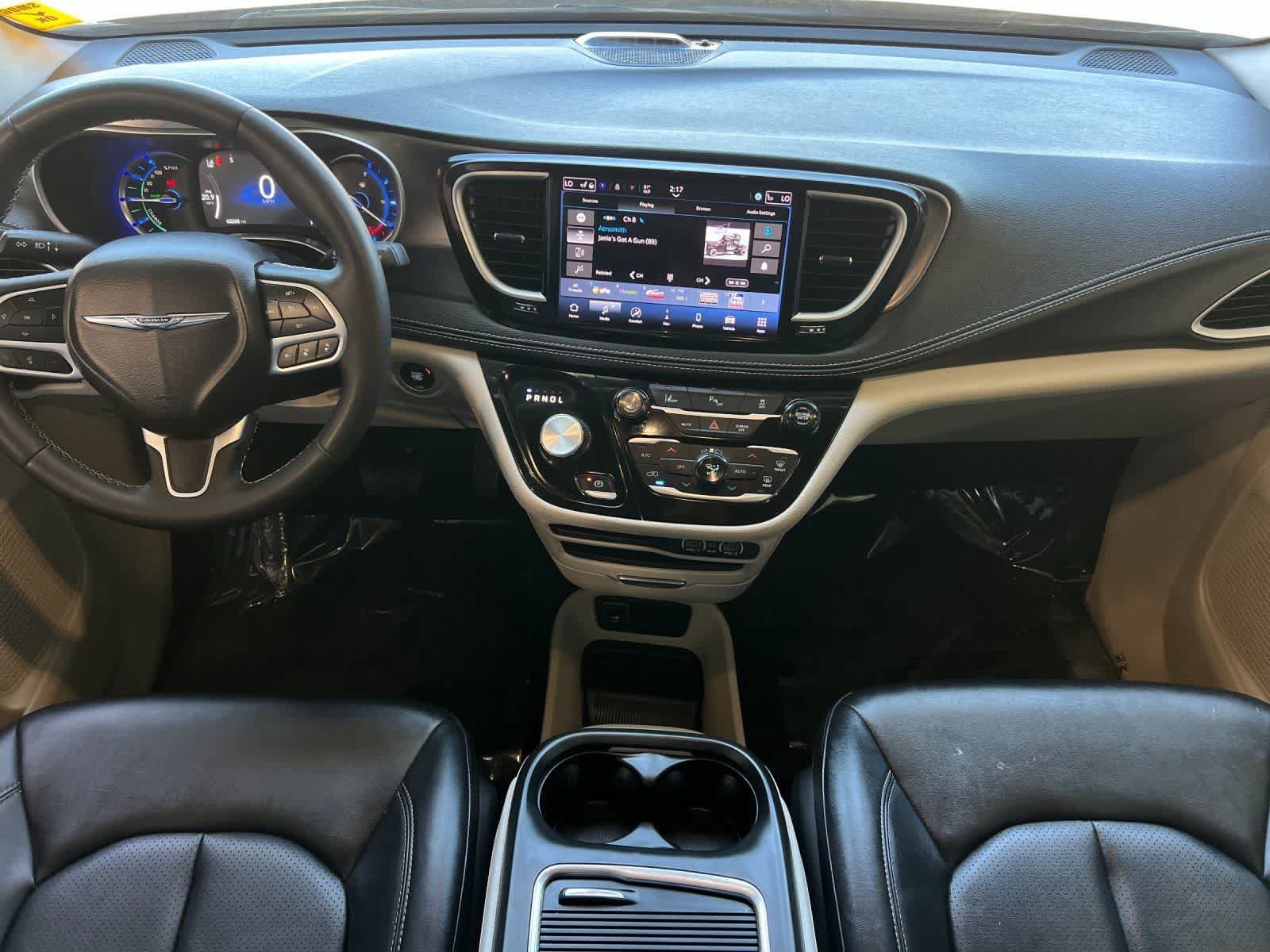 Used 2024 Chrysler Pacifica Limited FWD video 4