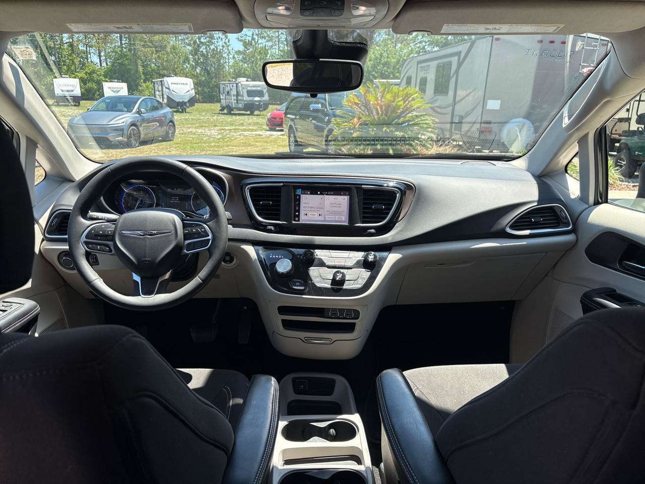 Used 2023 Chrysler Voyager LX FWD image 17