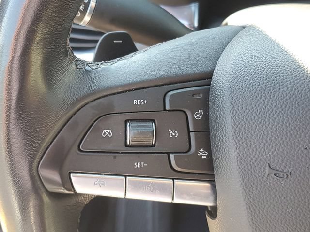 Certified 2022 Cadillac XT4 Luxury w/ Cold Weather Package AWD/4WD image 17
