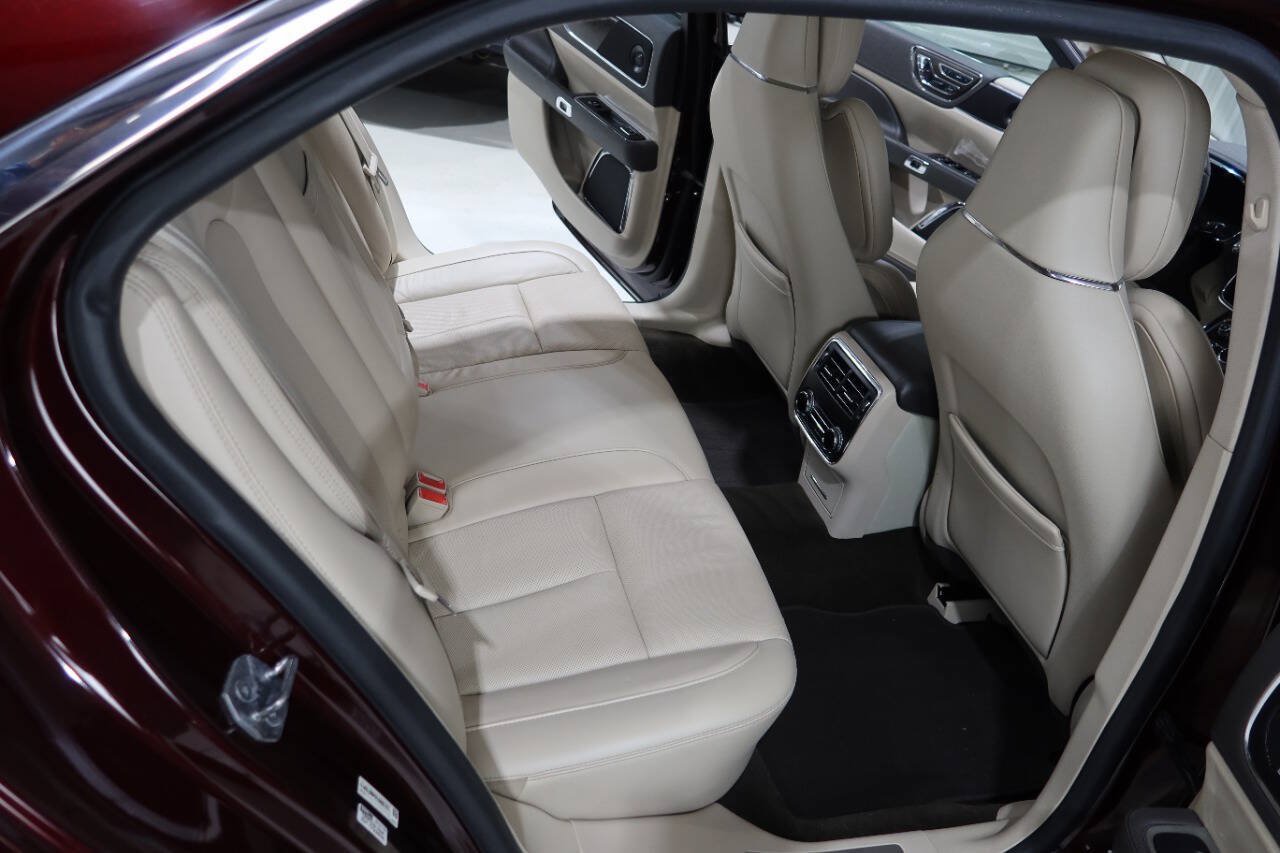 Used 2020 Lincoln Continental Reserve FWD image 12