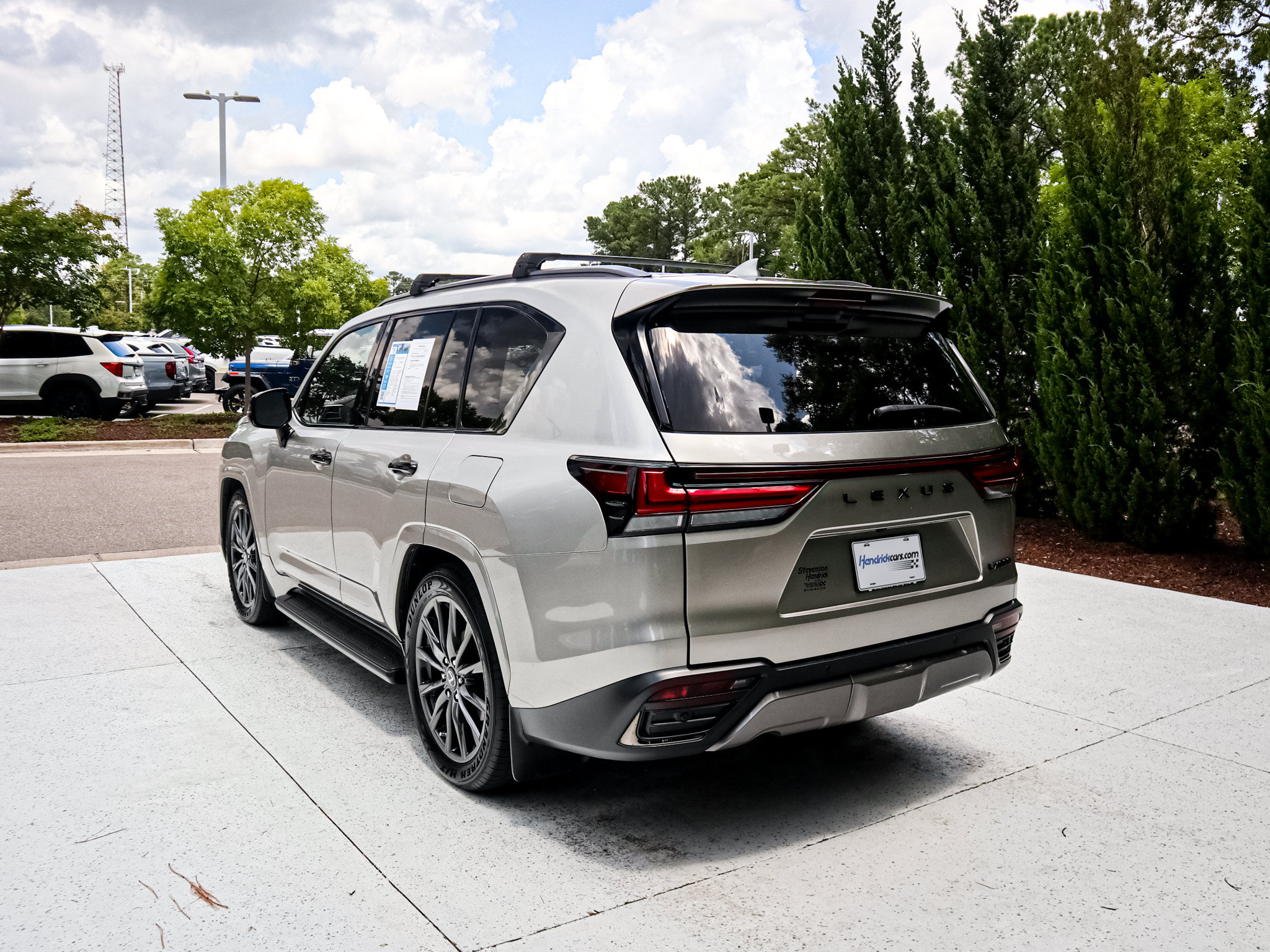 Used 2022 Lexus LX 600 4WD w/ Appearance Package image 8