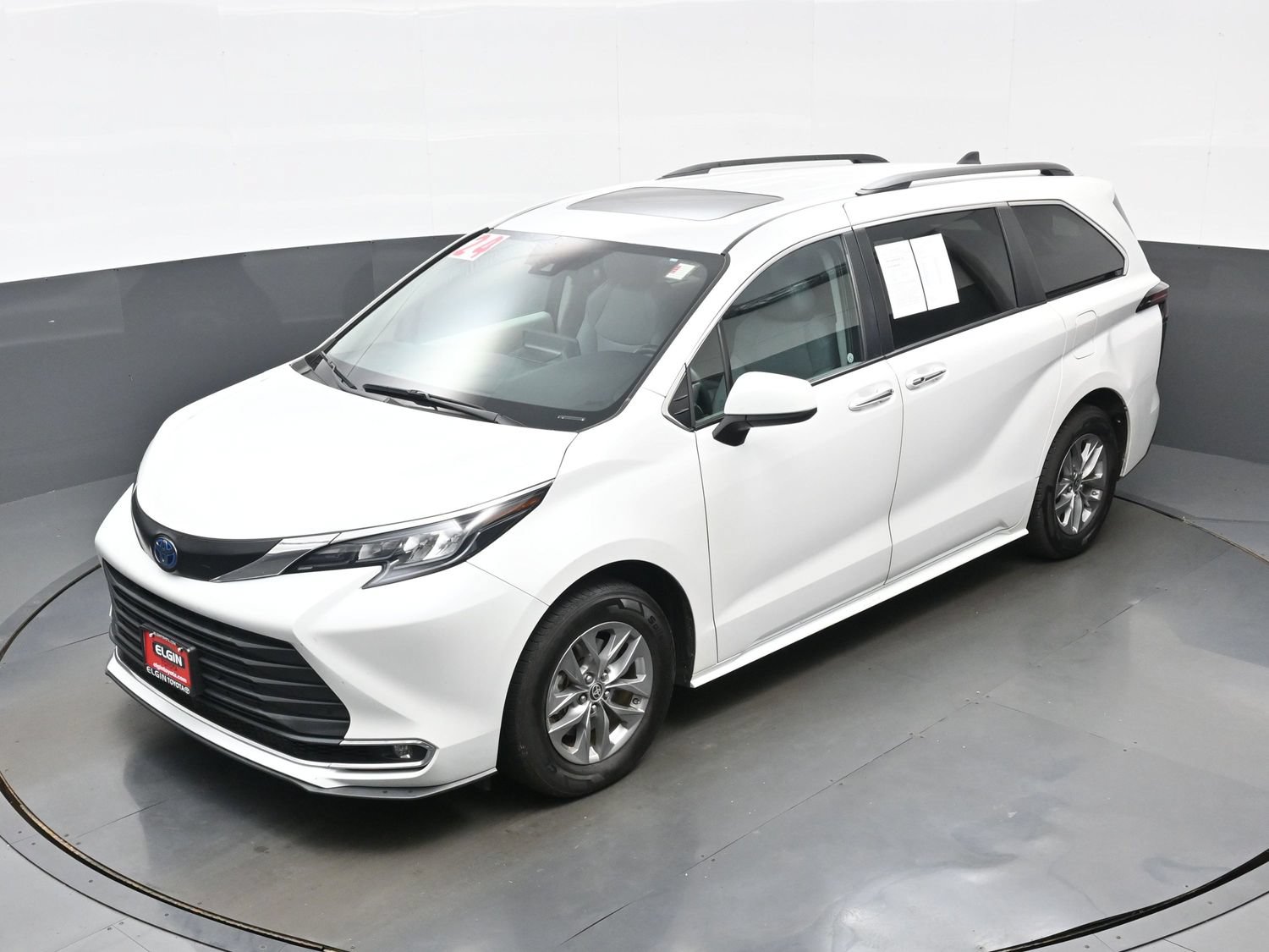Used 2024 Toyota Sienna XLE AWD/4WD image 38