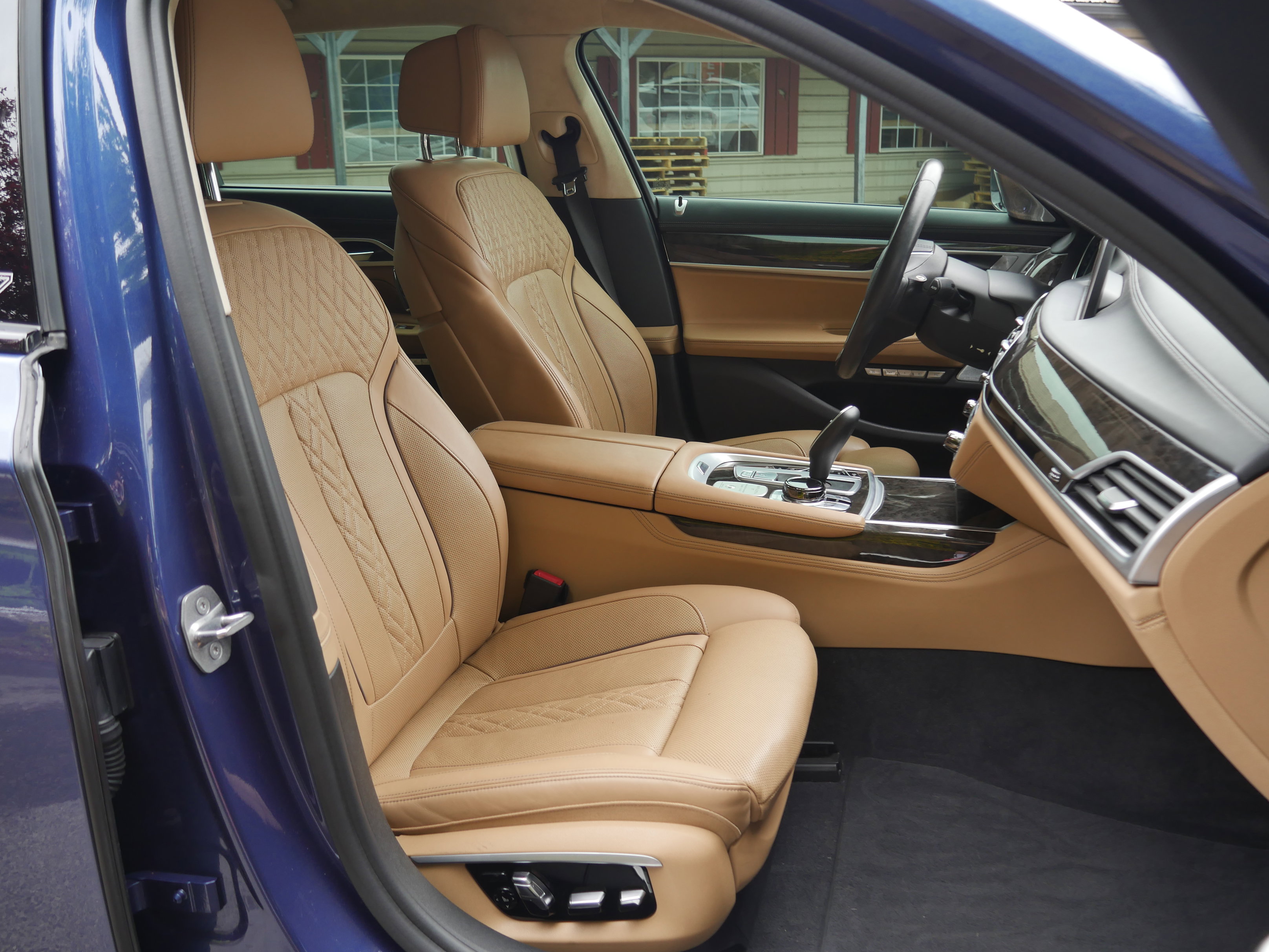 Used 2017 BMW ALPINA B7 xDrive AWD/4WD image 30