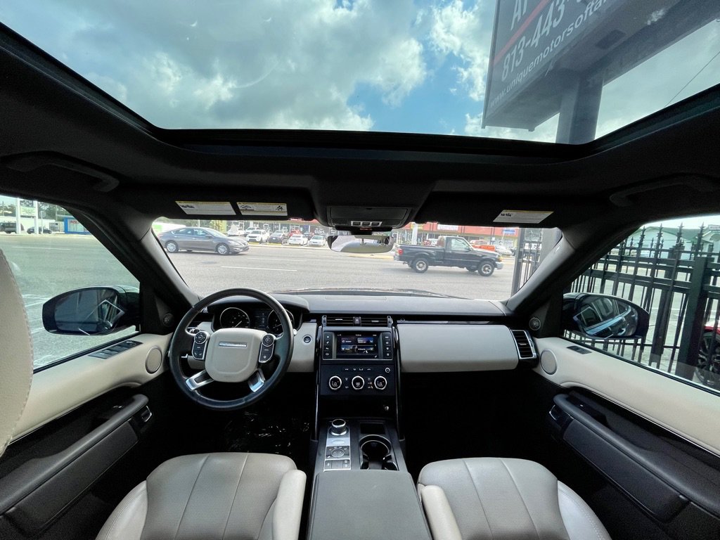 Used 2017 Land Rover Discovery SE AWD/4WD image 13