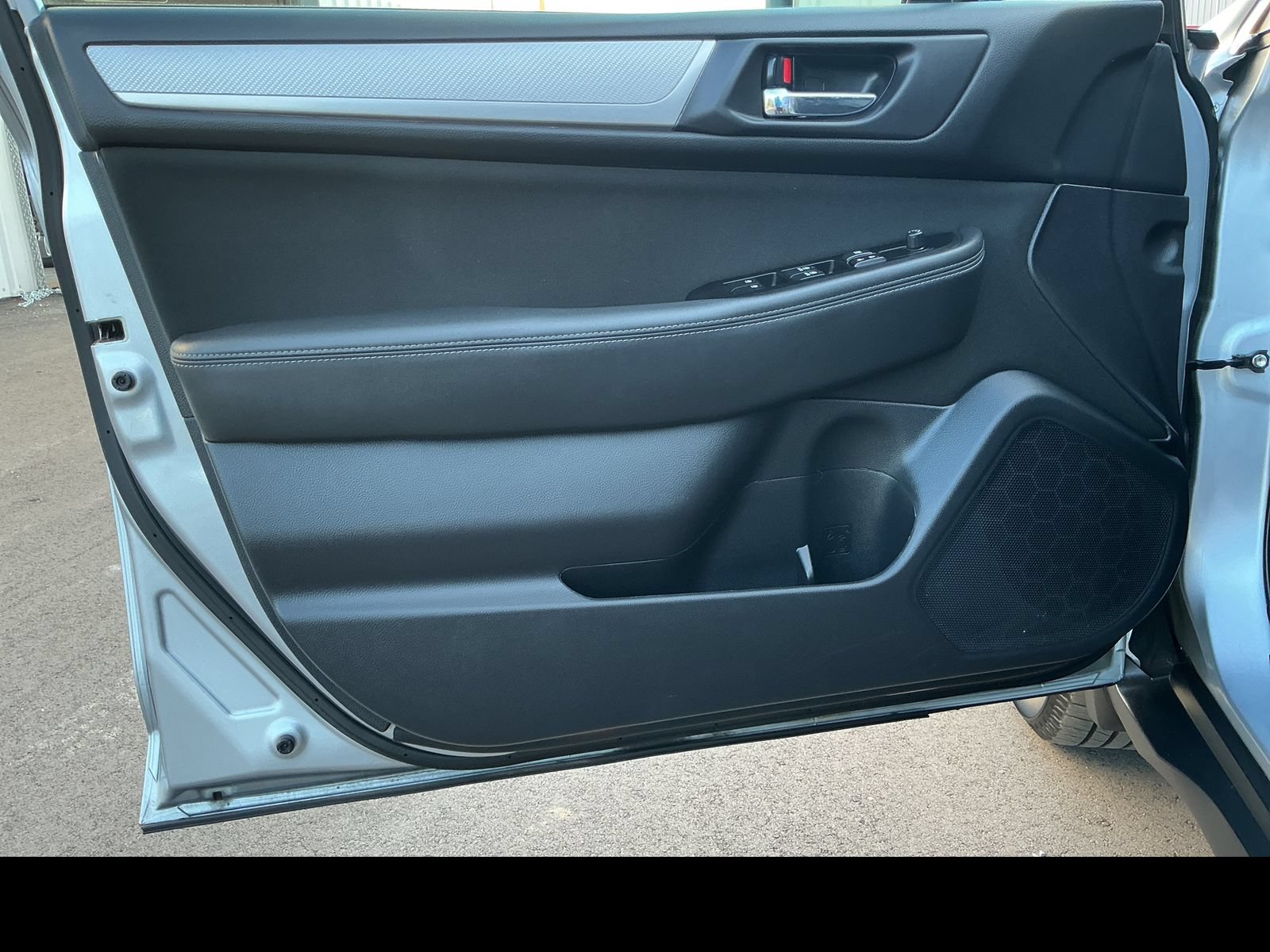 Used 2018 Subaru Outback 2.5i Premium AWD/4WD image 11