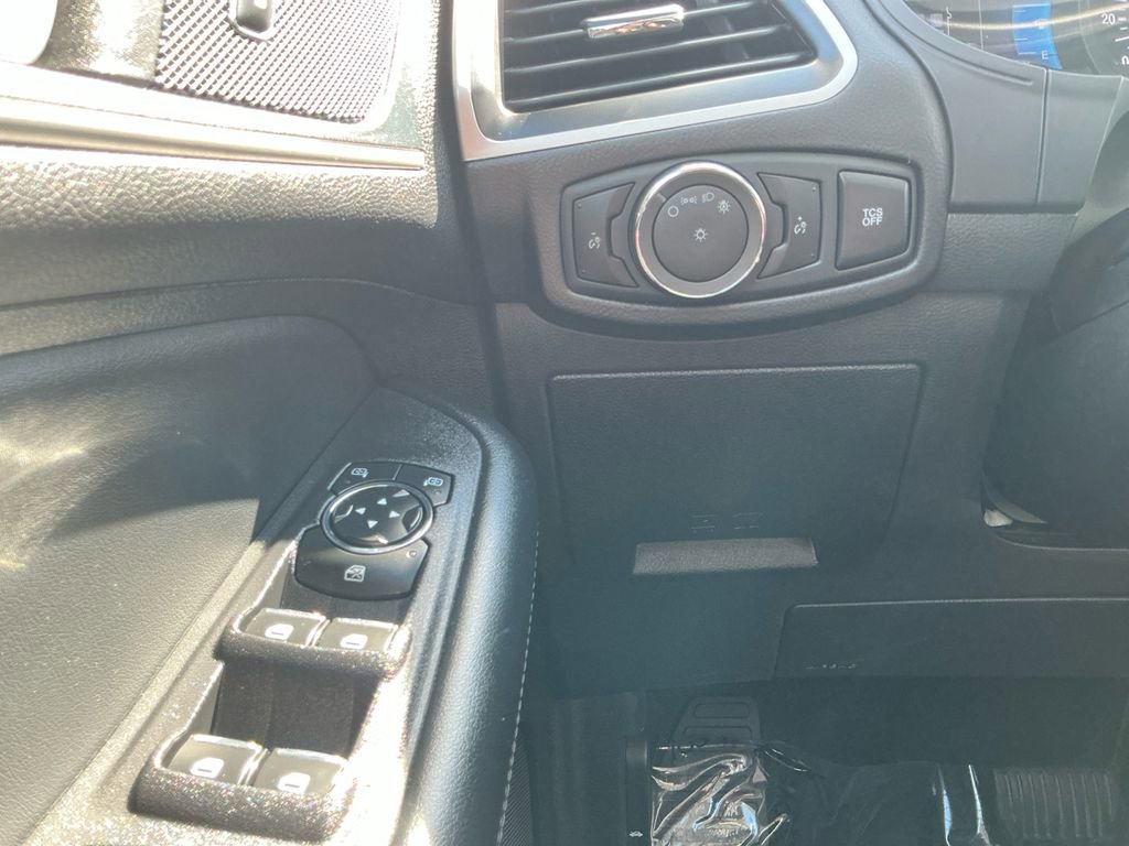 Used 2024 Ford Edge SEL image 21