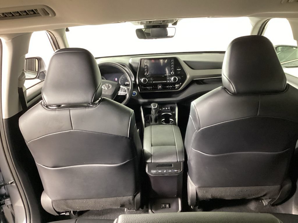 Used 2021 Toyota Highlander XLE AWD/4WD image 22