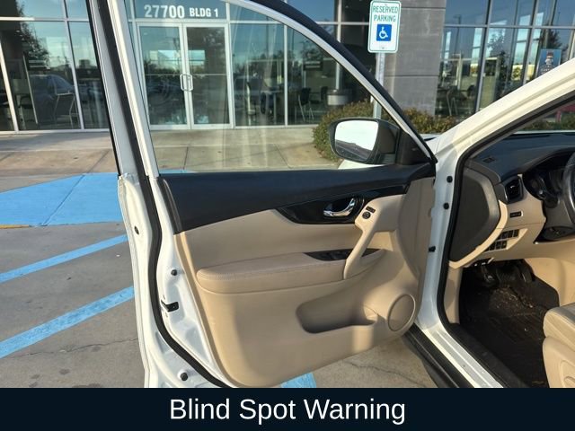 Used 2017 Nissan Rogue SV image 12