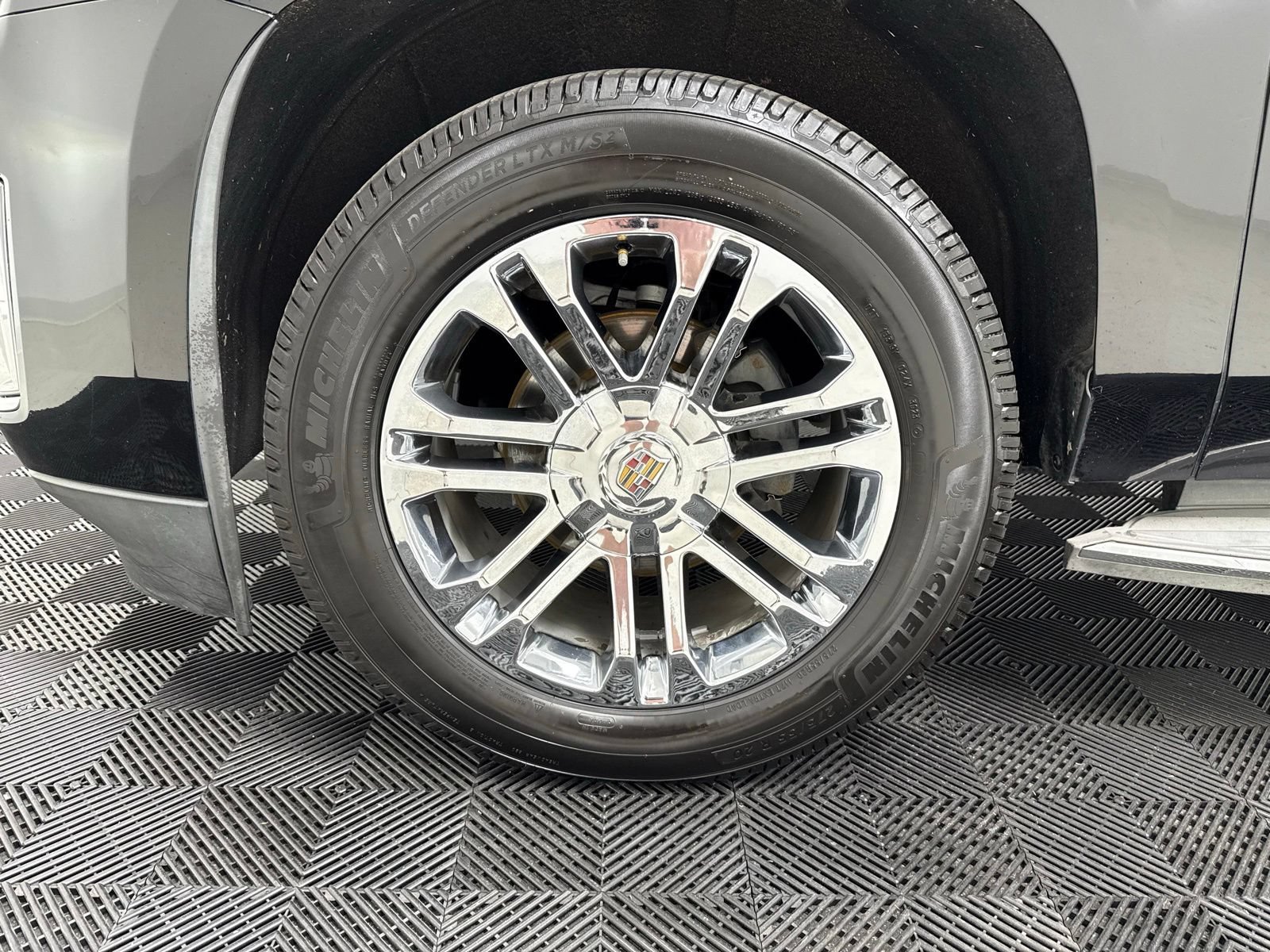 Used 2015 Cadillac Escalade 4WD image 9