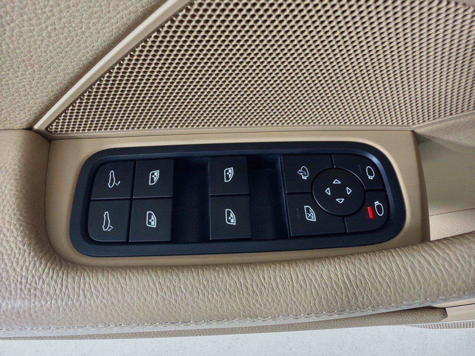 Certified 2022 Porsche Panamera 4 AWD/4WD image 9