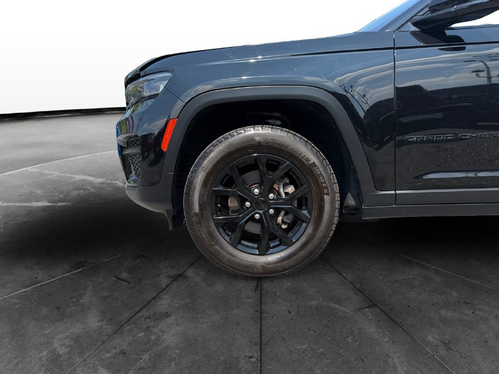 Used 2024 Jeep Grand Cherokee Altitude AWD/4WD image 14