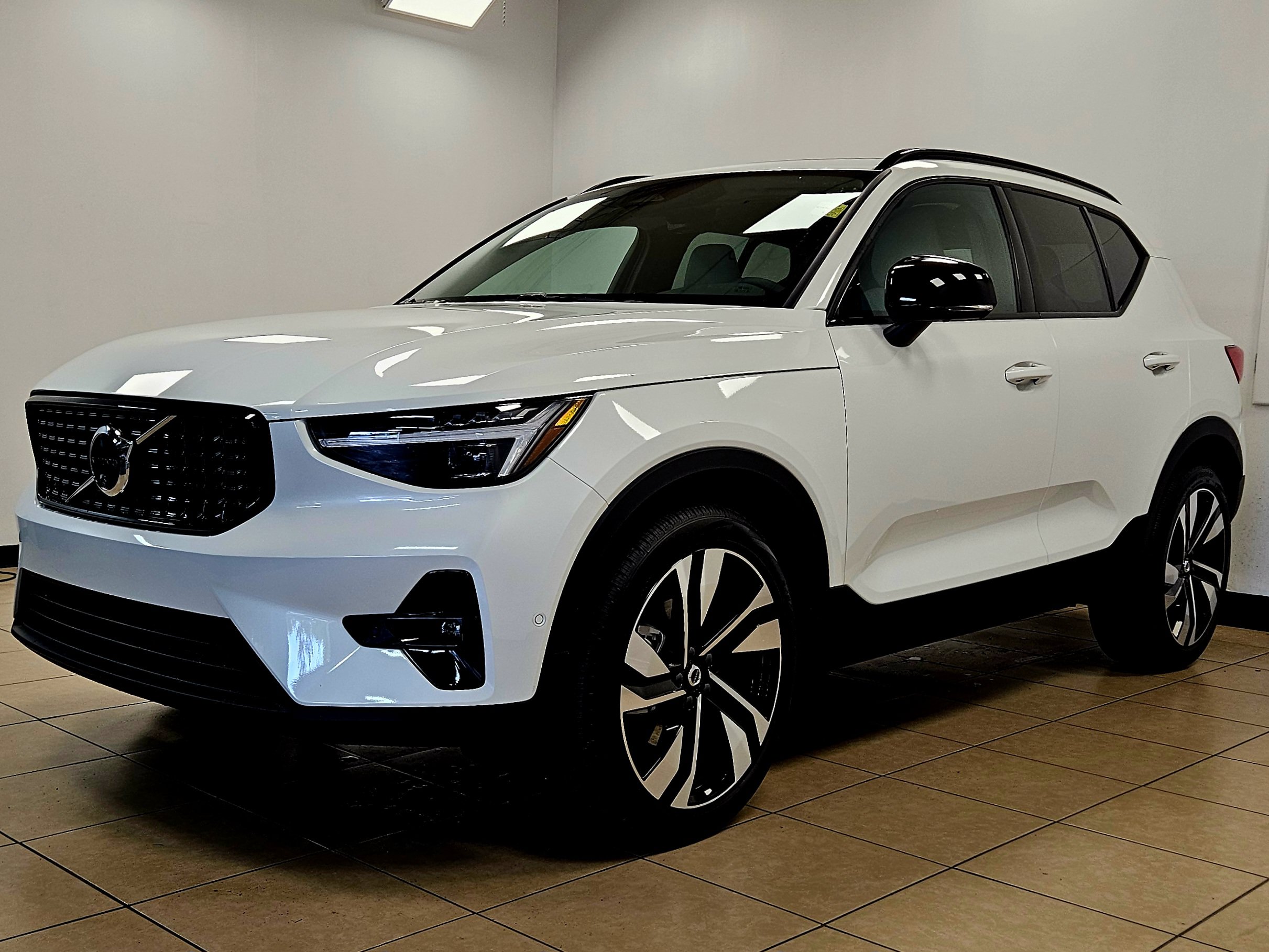 New 2026 Volvo XC40 B5 Ultra w/ Climate Package AWD/4WD image 4