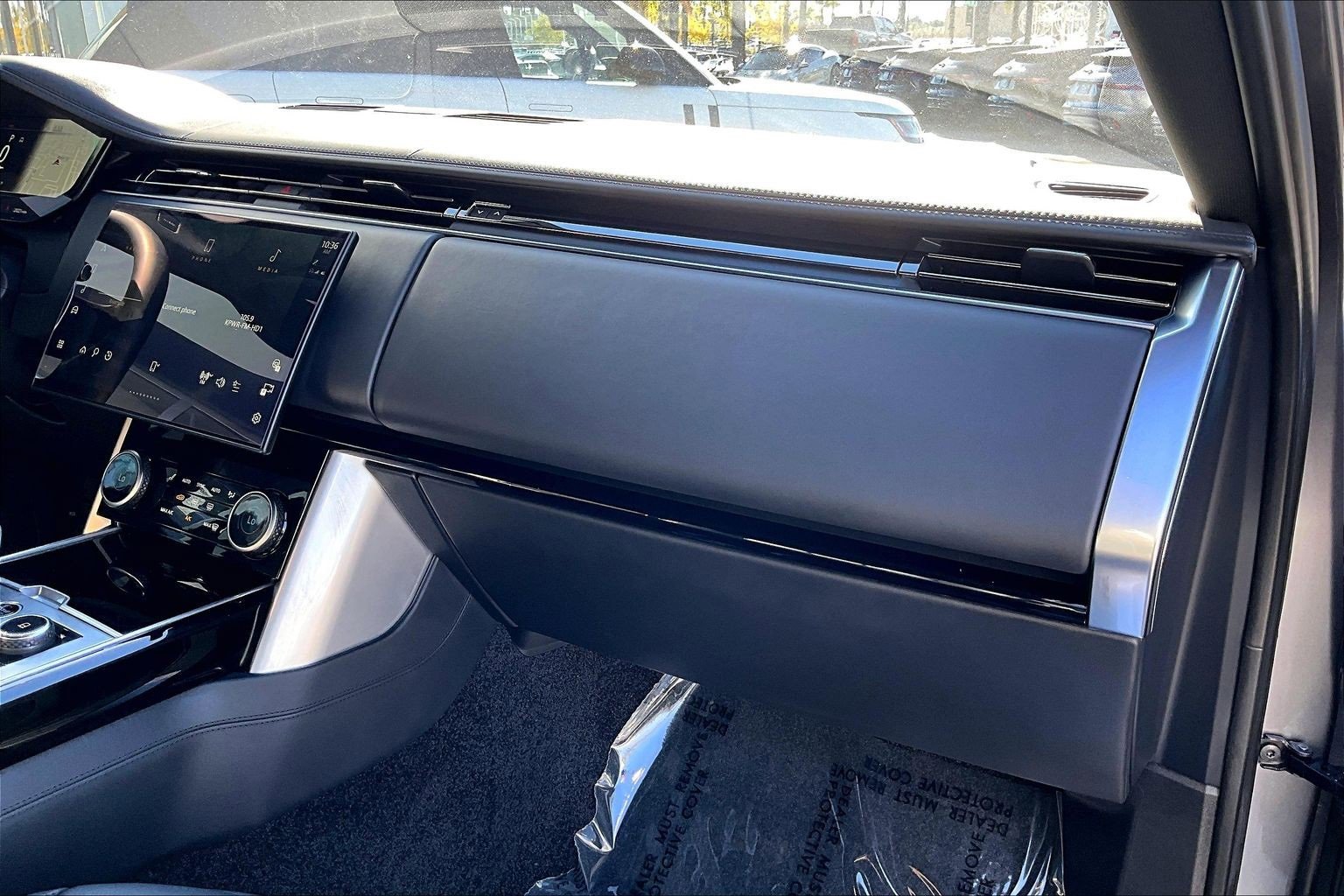 Used 2023 Land Rover Range Rover SE image 16