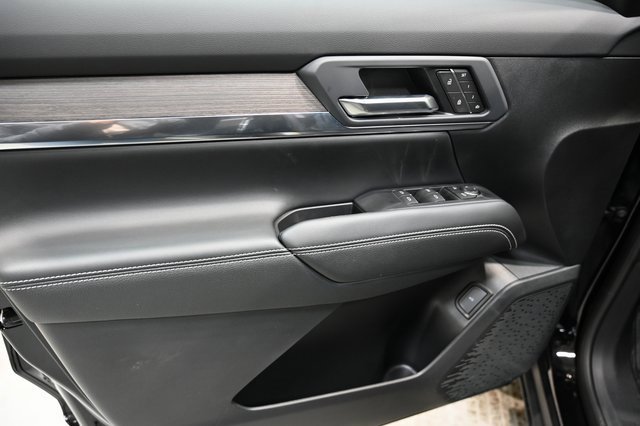 New 2026 GMC Terrain Denali w/ LPO, Black Badging Package image 24