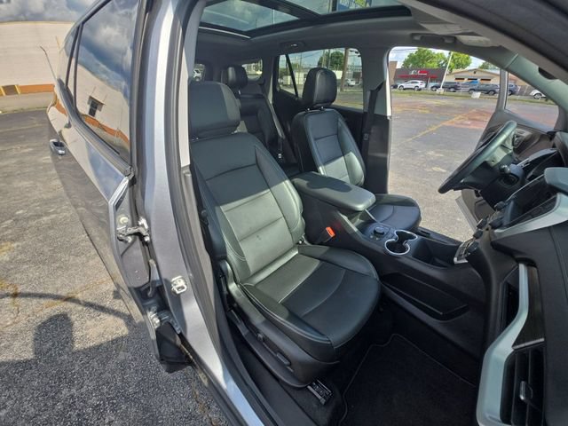 Used 2024 GMC Terrain SLT w/ Tech Package FWD image 24