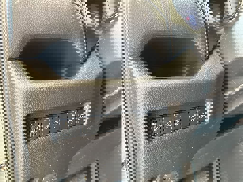 Used 2021 Toyota RAV4 XLE w/ Convenience Package image 38