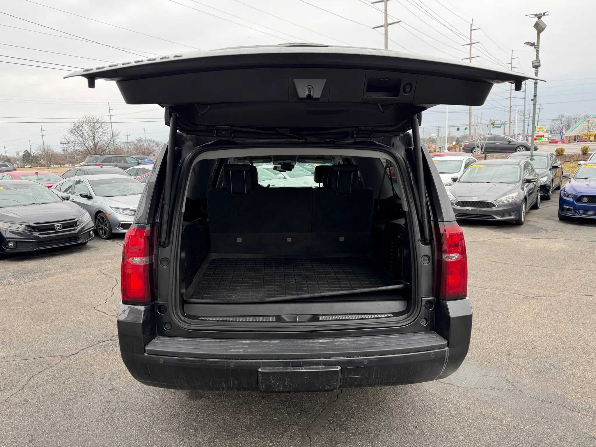 Used 2015 Chevrolet Suburban LT w/ Luxury Package AWD/4WD image 42