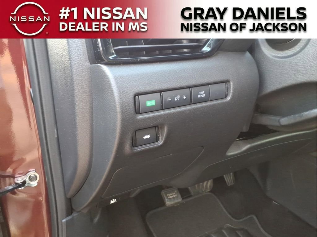 Used 2024 Nissan Sentra SV FWD image 12
