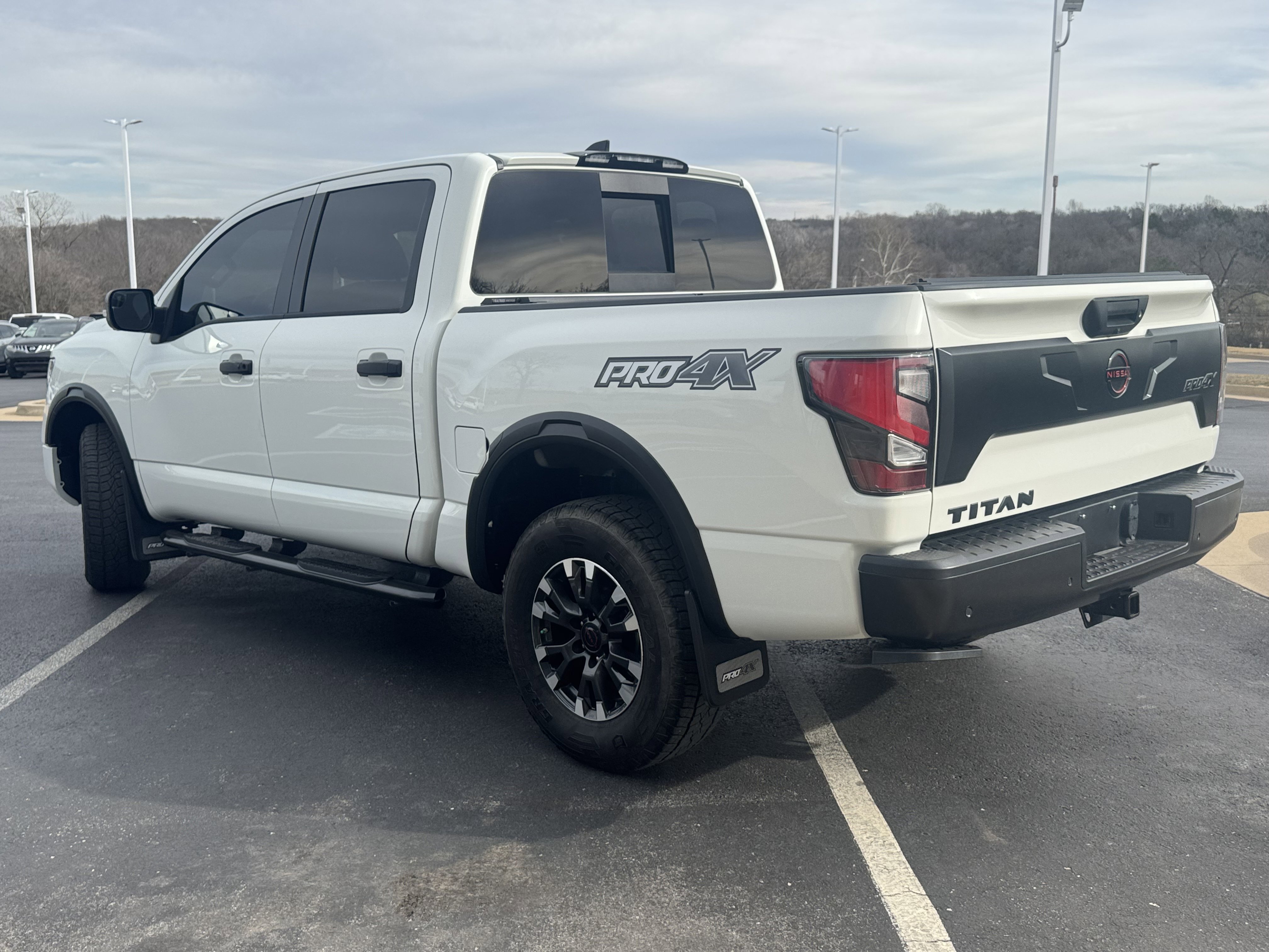 Used 2023 Nissan Titan PRO-4X w/ Pro-4x Convenience Package image 3