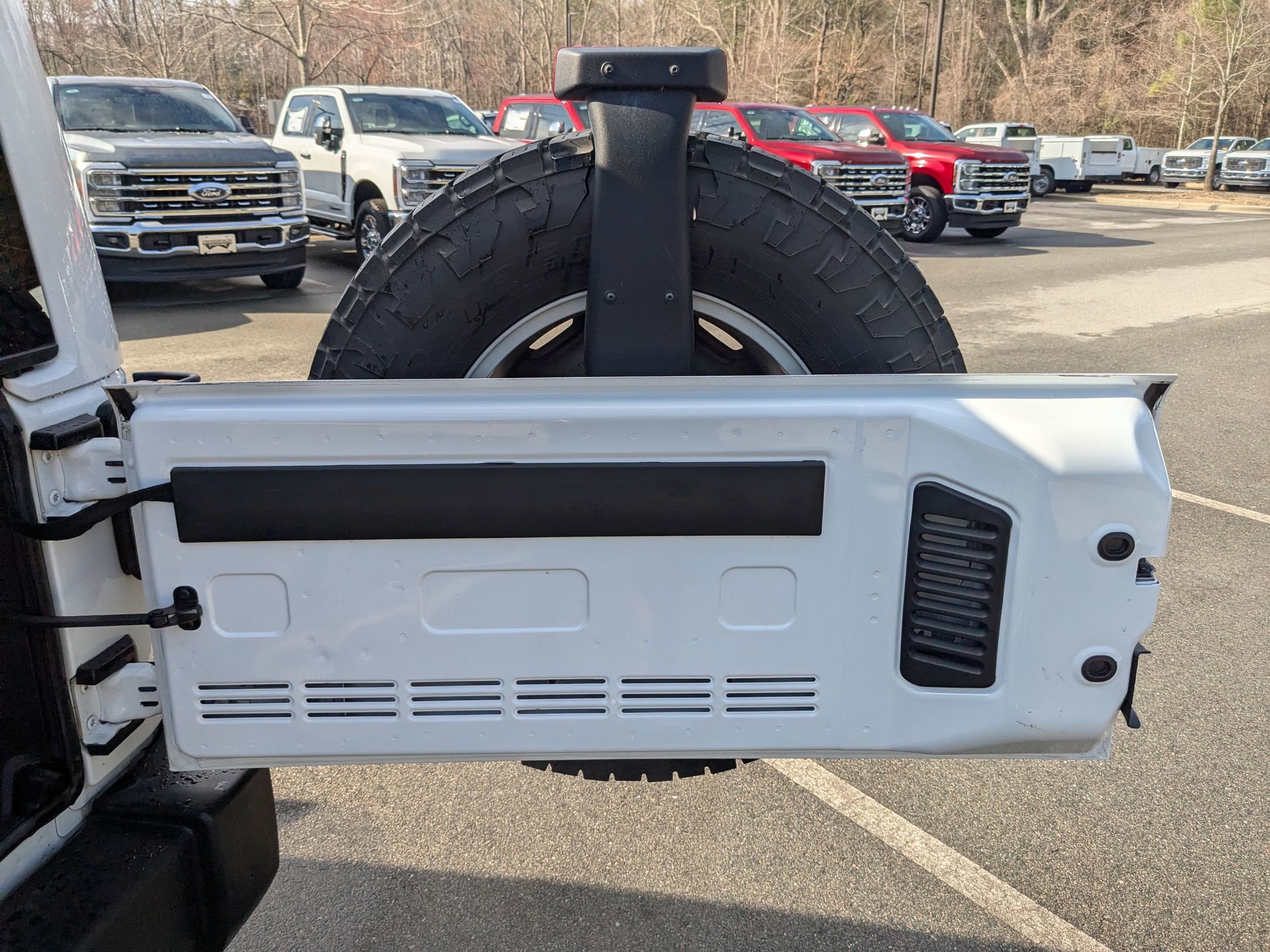 Used 2017 Jeep Wrangler Unlimited Rubicon w/ Connectivity Group image 31