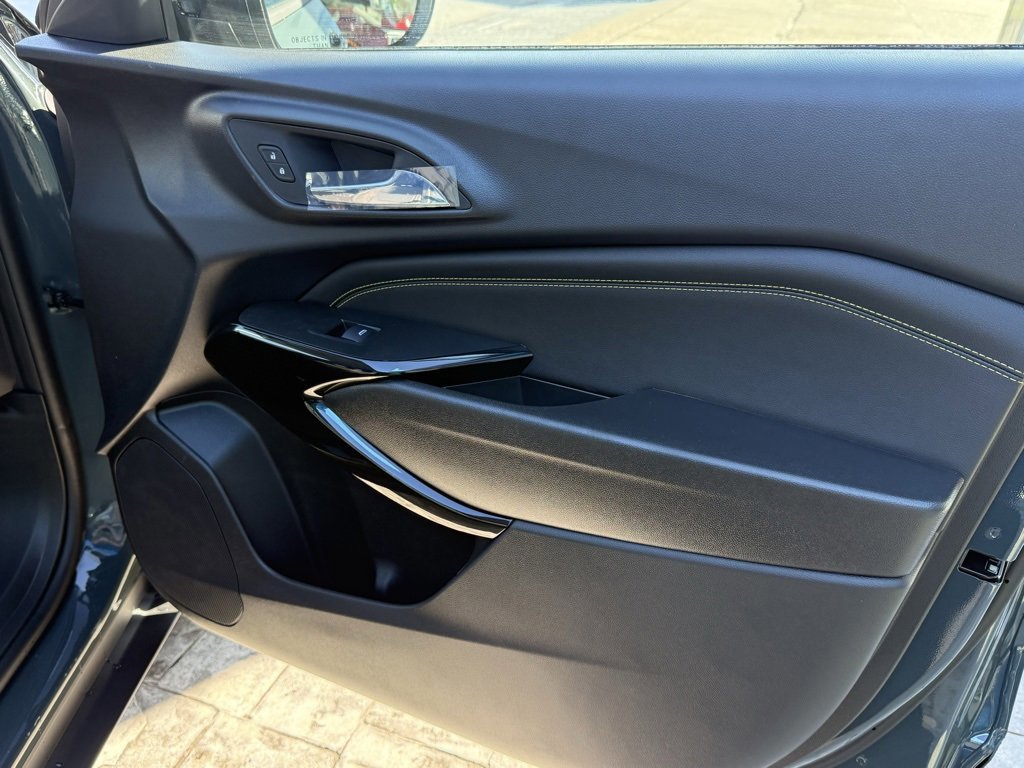 New 2026 Chevrolet Trax LT w/ Sunroof Package image 28