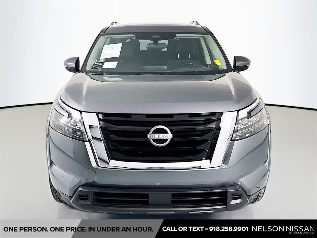 Certified 2025 Nissan Pathfinder SV image 2