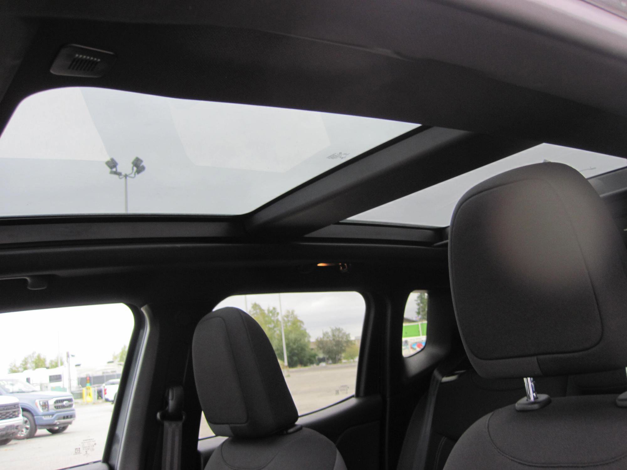 Used 2022 Jeep Renegade Altitude w/ Sun/Sound Group image 17