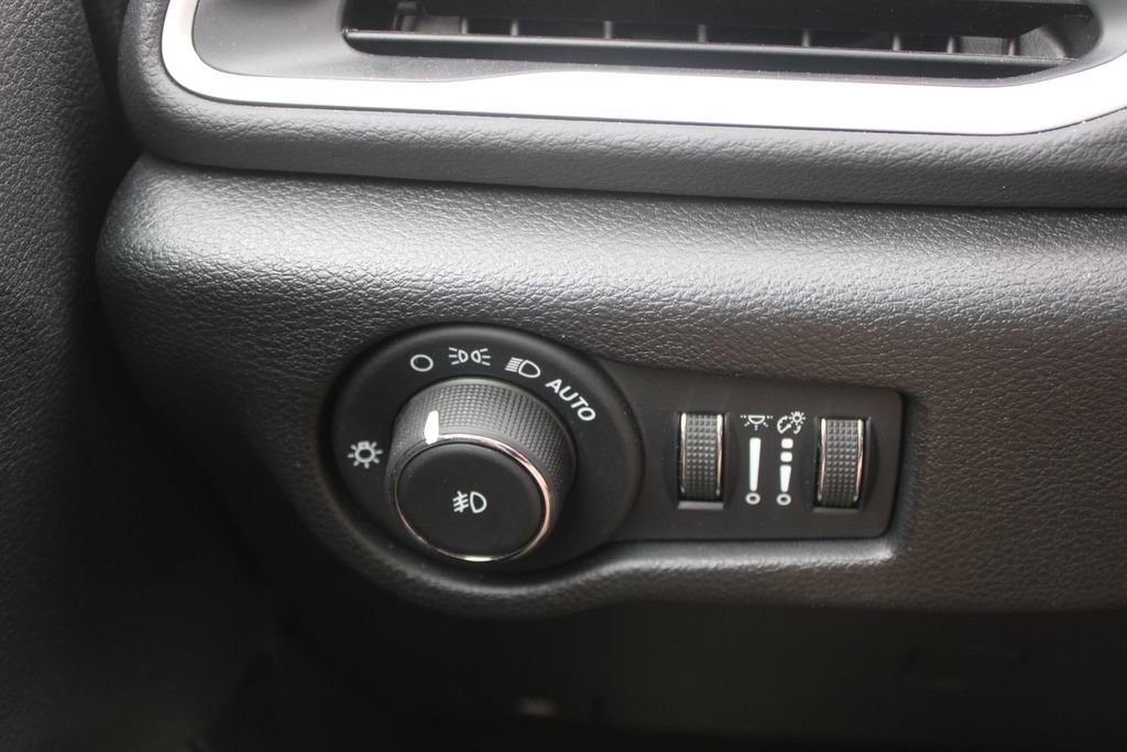 Used 2025 Chrysler Pacifica Select FWD image 24