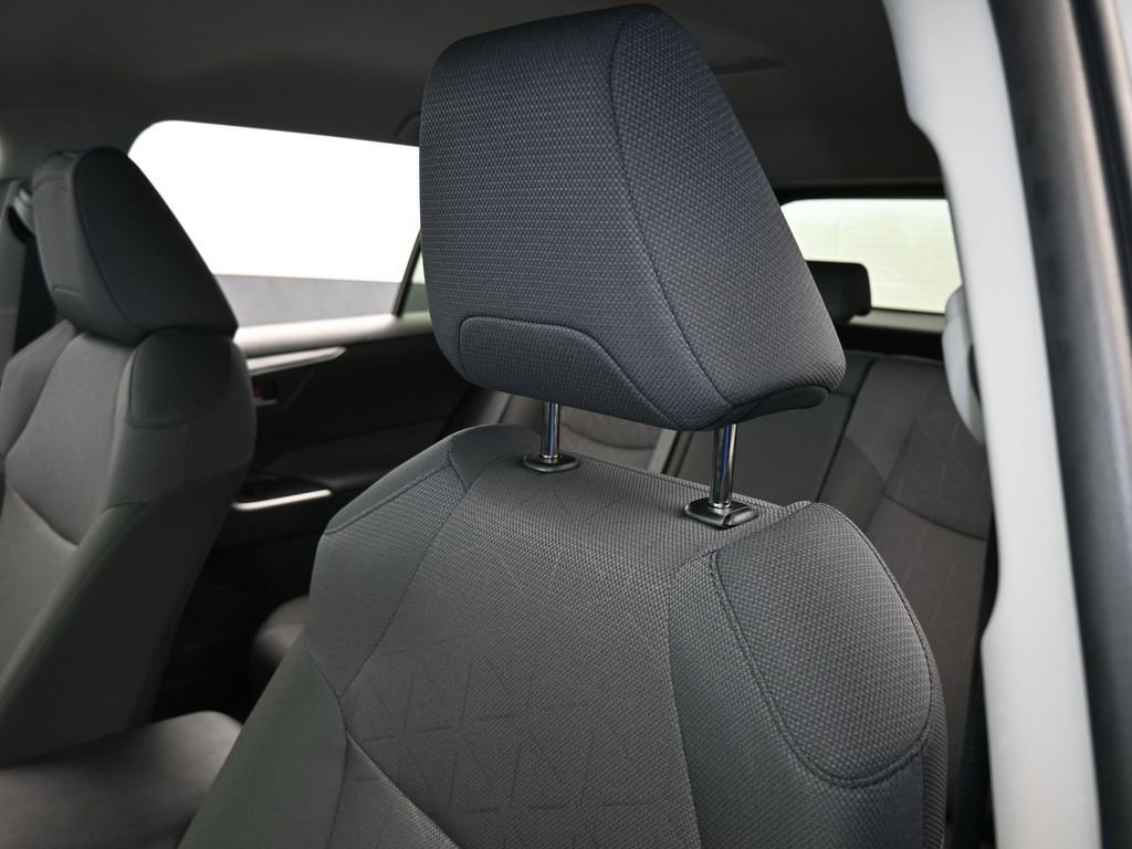 Used 2025 Toyota RAV4 XLE image 16
