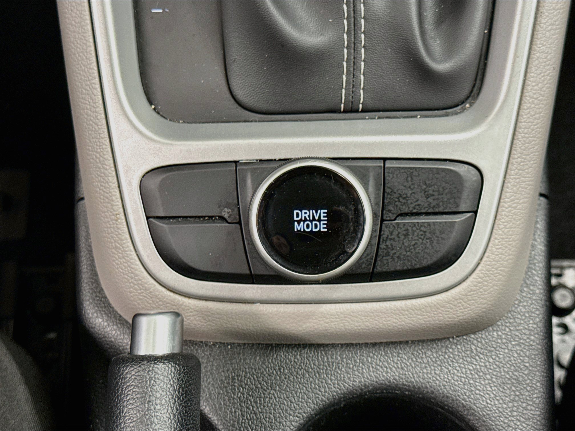 Used 2025 Hyundai Venue SEL FWD image 25