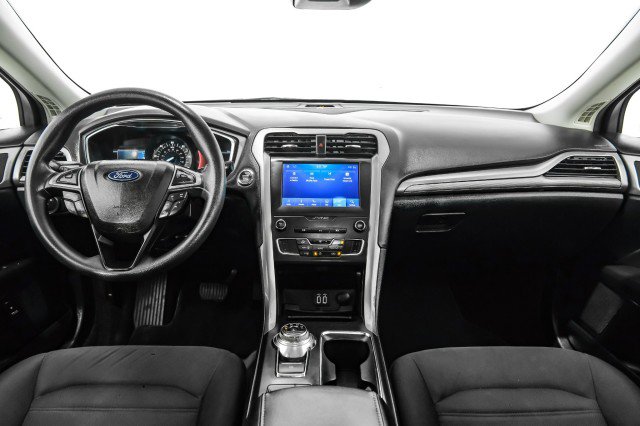 Used 2020 Ford Fusion SE image 11