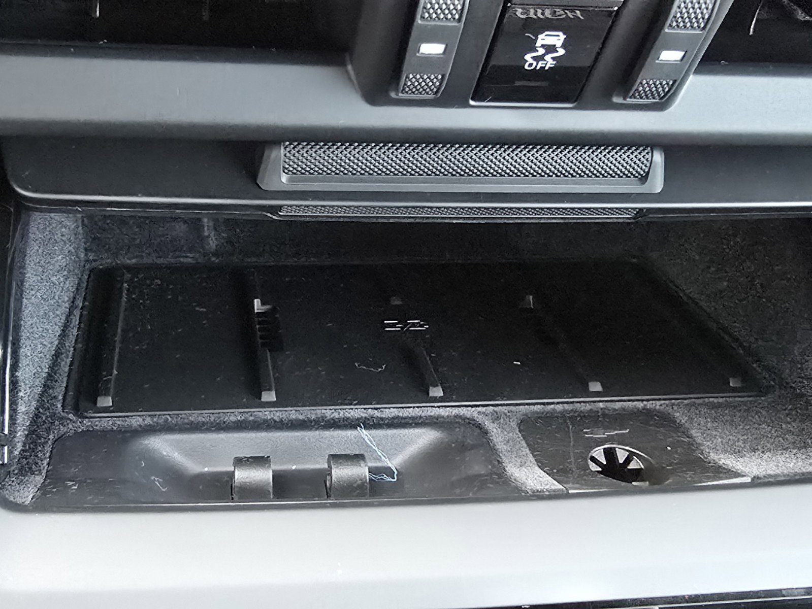 New 2025 Porsche Macan 4S Electric image 23