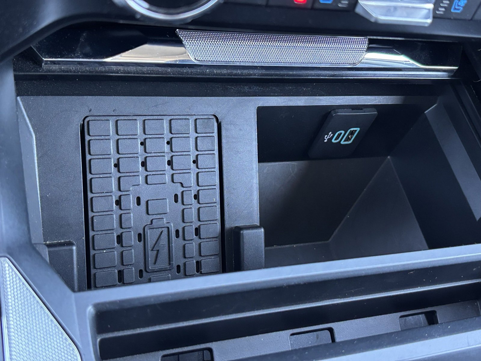 Used 2024 Ford F450 Lariat w/ Camper Package image 25