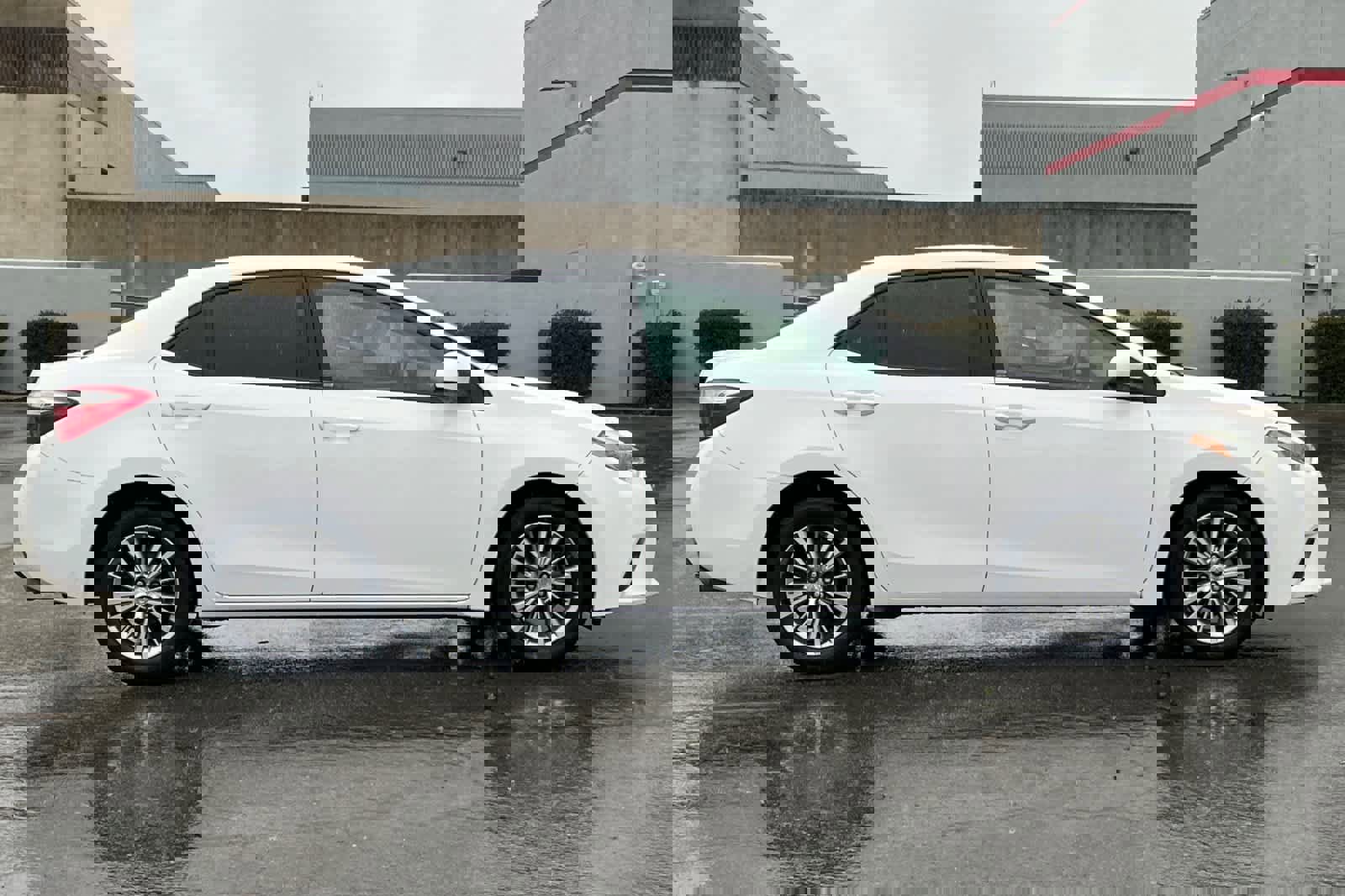 Used 2015 Toyota Corolla LE image 6