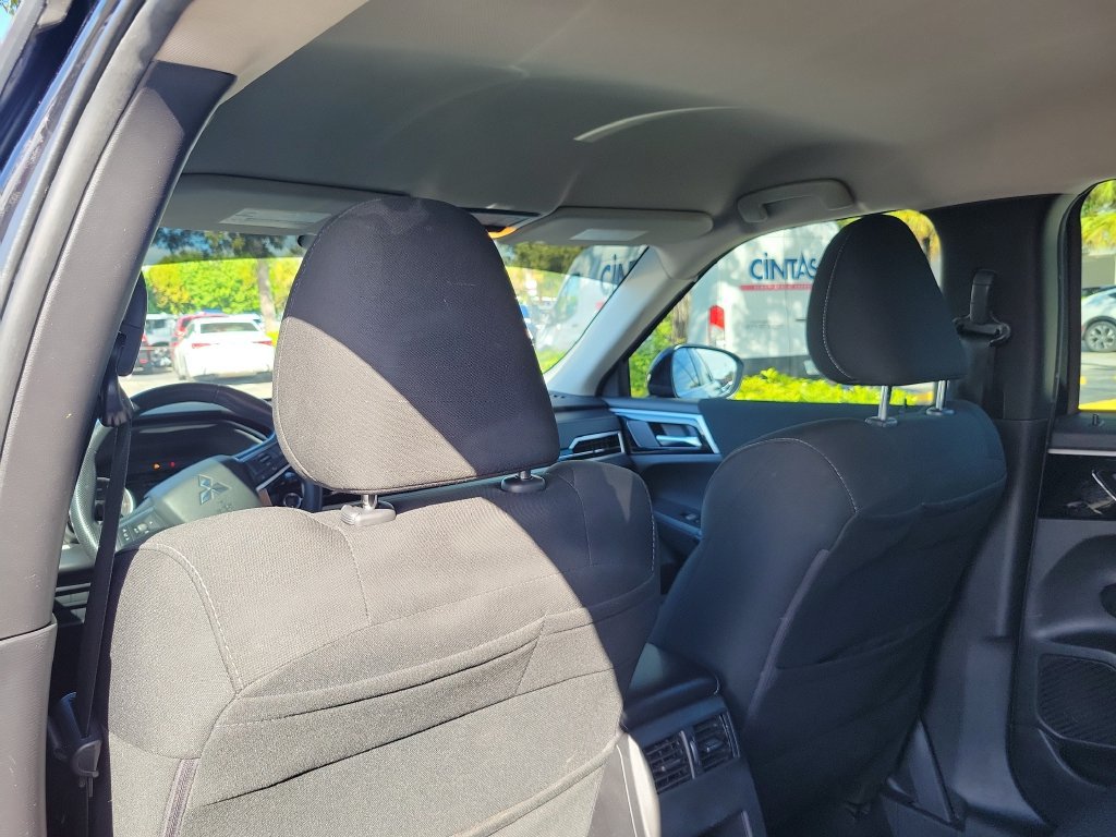 Used 2023 Mitsubishi Outlander ES FWD image 14