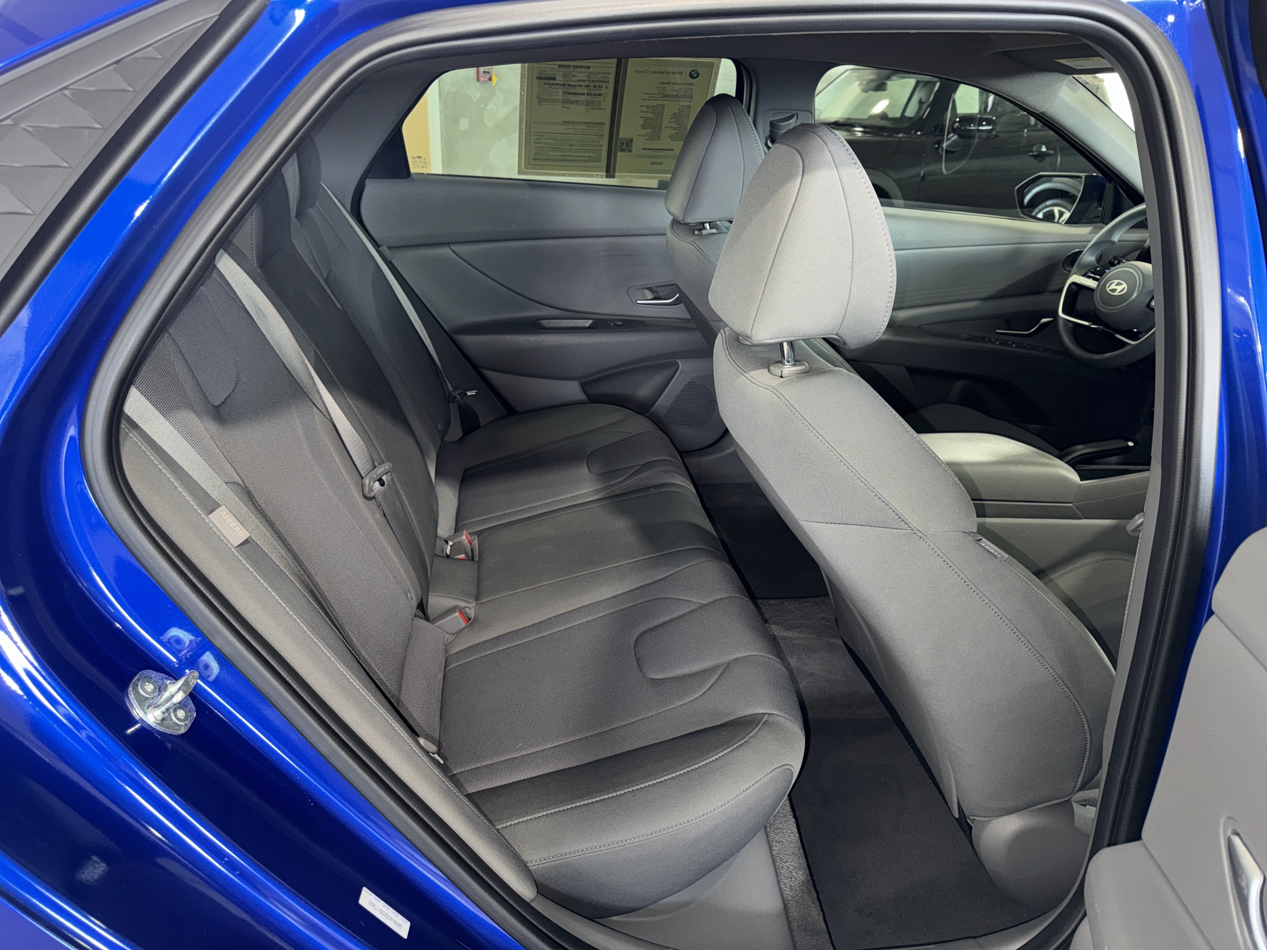 Used 2025 Hyundai Elantra SE FWD image 12