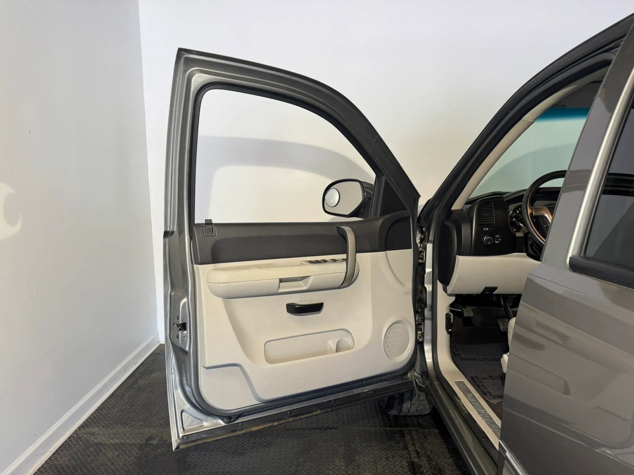 Used 2009 Chevrolet Silverado 1500 LT w/ Regional Value Package image 7