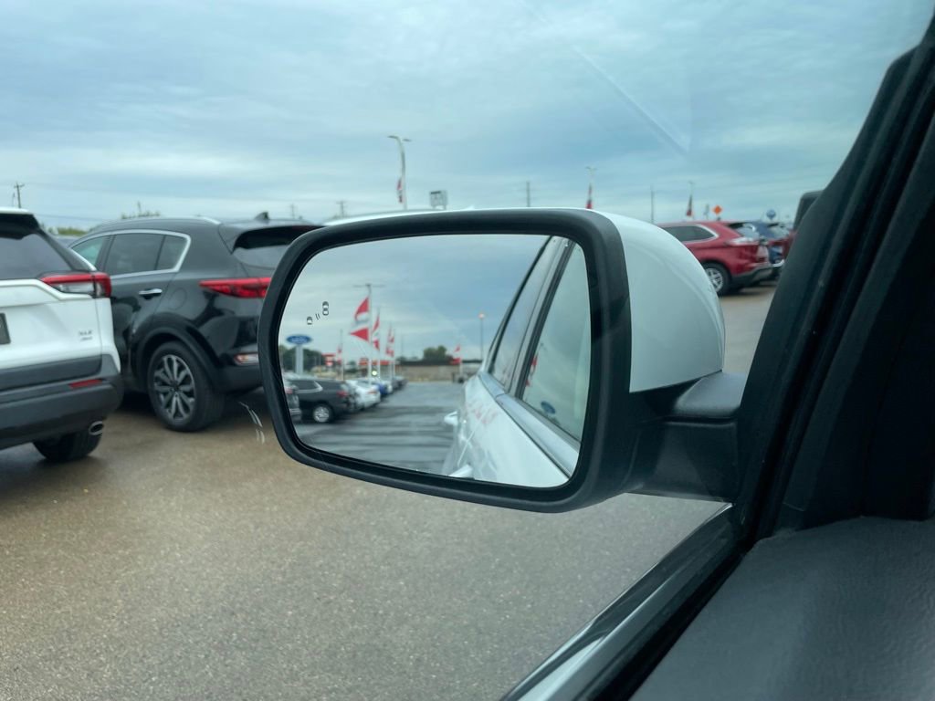 Used 2023 Ford Edge SEL image 39