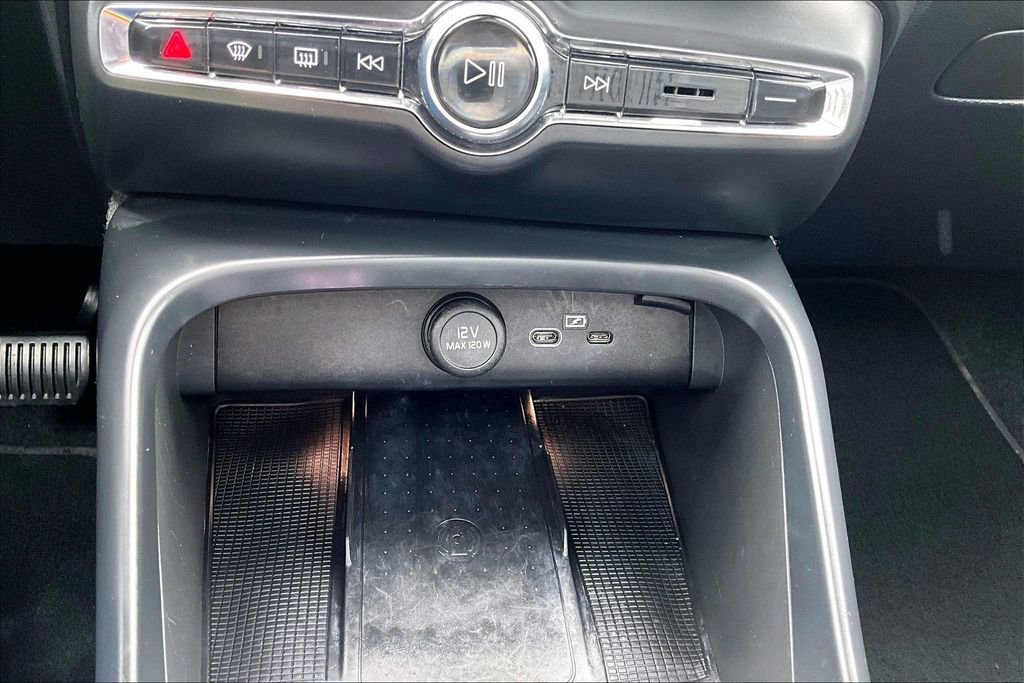Certified 2024 Volvo XC40 B5 Plus AWD/4WD image 35