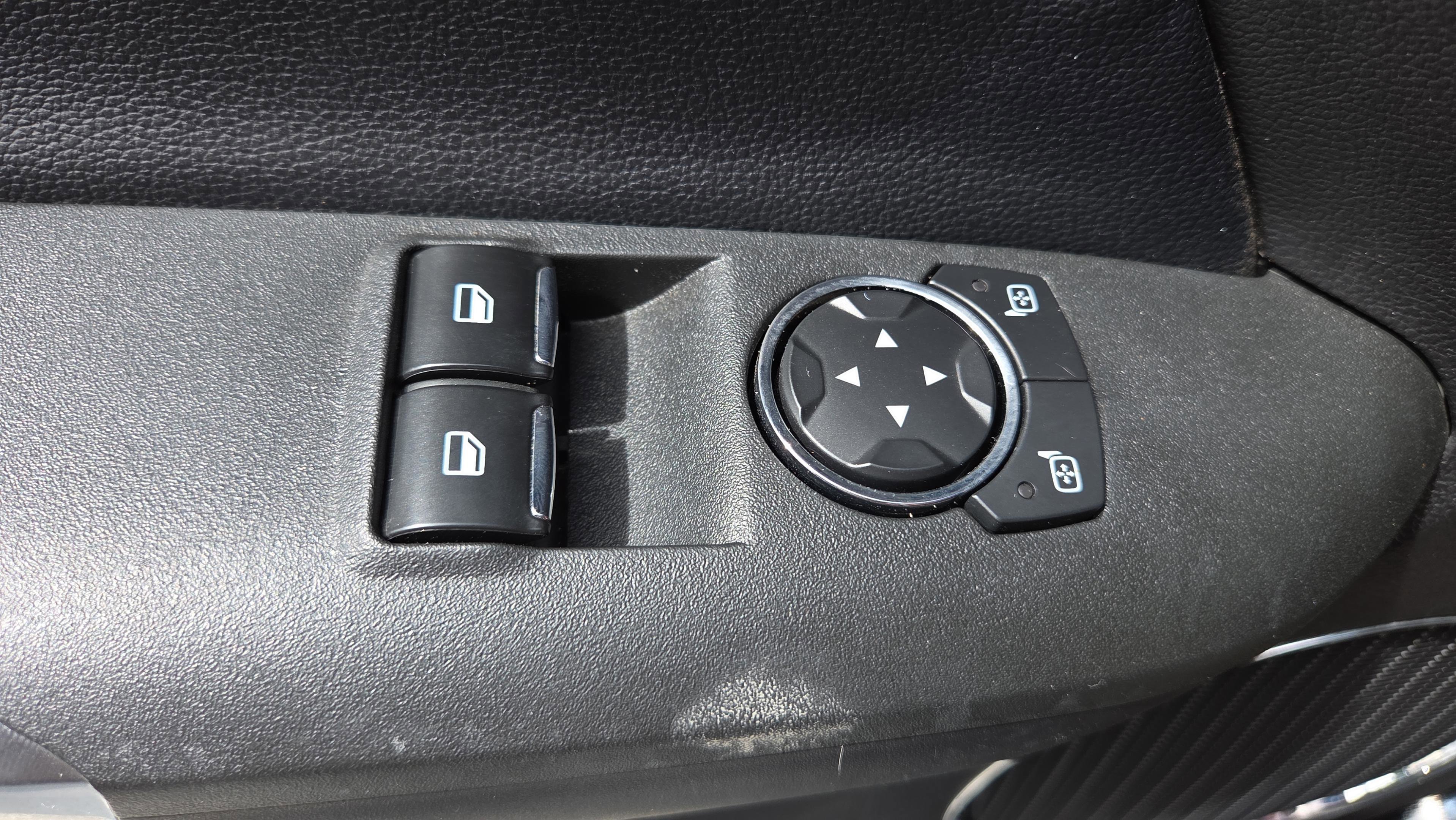 Used 2019 Ford Mustang Premium w/ Ford Safe & Smart Package RWD image 31