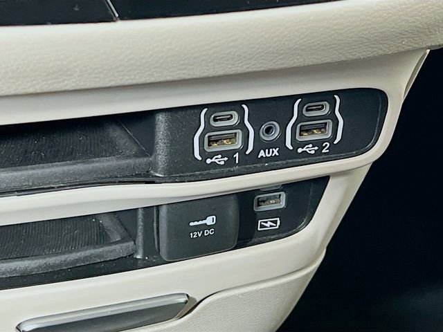 Used 2022 Chrysler Pacifica Touring-L image 20